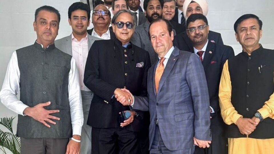 এদিকে পহেলগাঁওয়ে জঙ্গি হামলার পর ভারত যে জবাব দিয়েছিল, সেই অভিযান সিঁদুরে পাকিস্তানে মৃত্যু হয়েছিল কম করে ১০০ জঙ্গির। তবে সেই অভিযানে খতম হওয়া পাক জঙ্গিদের প্রতি সমবেদনা প্রকাশ করেছে কলম্বিয়া। আর এর জেরে হতাশা প্রকাশ করেছেন ভারতীয় প্রতিনিধিদলের প্রধান শশী থারুর। তিনি বলেন, 'যাঁরা সন্ত্রাসবাদের শিকার হয়েছে, তাঁদের জন্য সমবেদনা না জানিয়ে ভারতীয় অভিযানে নিহত পাকিস্তানিদের জন্য সমবেদনা প্রকাশ করেছে কলম্বিয়া সরকার। এতে আমি একটু হতাশ।' (Milind Deora-X)