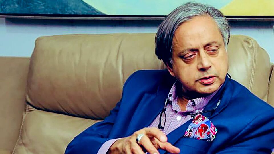 এদিকে বোগোতায় থারুর পাক-চিন সম্পর্ক নিয়ে বলেন, 'এই অস্ত্র বা চিন-পাকিস্তান ইকোনমিক করিডোরের বিষয়ে আমরা সম্পর্কে অবগত, এবং আমাদের উদ্বেগ পাকিস্তানি জনগণের উন্নয়নের অধিকার নিয়ে নয়। অবশ্যই, তারা তা করতে পারে, চিনের সাথে অংশীদারিত্ব বজায় রাখা তাদের অধিকার। আমাদের বিরোধ কেবল আমাদের বিরুদ্ধে সন্ত্রাস চালানোর সাথে।' (@ShashiTharoor)