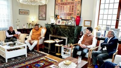 পাক অধিকৃত কাশ্মীর ও বালোচিস্তানের মানবাধিকারের বিষয়গুলি তুলে ধরে পাকিস্তানকে উলটো তোপ দাগেন রবিশঙ্কর। প্রবাসী ভারতীয়দের উদ্দেশে রবিশঙ্কর প্রসাদ বলেন, 'এই বিক্ষোভ হতাশার লক্ষণ। পাকিস্তানিদের স্লোগান দিতে দেখে আমি অবাক হয়েছি। আমাদের প্রোগ্রাম খুব ভালো হচ্ছে, আমরা ব্যাপক কাভারেজ পাচ্ছি। পাকিস্তানে তাদের হ্যান্ডলাররা নিশ্চয়ই তাদের কিছু করতে বলেছিল। তারা মরিয়া হয়ে এখানে এসেছে। হতাশায় দিন কাটাচ্ছে পাকিস্তানিরা। তারা এখন একটি মরিয়া দেশ। তাদের উপেক্ষা করুন।' ( IndiainDenmark X) পাক অধিকৃত কাশ্মীর ও বালোচিস্তানের মানবাধিকারের বিষয়গুলি তুলে ধরে পাকিস্তানকে উলটো তোপ দাগেন রবিশঙ্কর। প্রবাসী ভারতীয়দের উদ্দেশে রবিশঙ্কর প্রসাদ বলেন, 'এই বিক্ষোভ হতাশার লক্ষণ। পাকিস্তানিদের স্লোগান দিতে দেখে আমি অবাক হয়েছি। আমাদের প্রোগ্রাম খুব ভালো হচ্ছে, আমরা ব্যাপক কাভারেজ পাচ্ছি। পাকিস্তানে তাদের হ্যান্ডলাররা নিশ্চয়ই তাদের কিছু করতে বলেছিল। তারা মরিয়া হয়ে এখানে এসেছে। হতাশায় দিন কাটাচ্ছে পাকিস্তানিরা। তারা এখন একটি মরিয়া দেশ। তাদের উপেক্ষা করুন।' ( IndiainDenmark X)