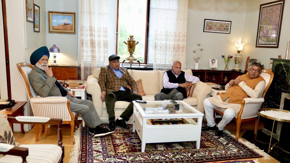 পাক অধিকৃত কাশ্মীর ও বালুচিস্তানের মানবাধিকার ইস্যুতে দৃষ্টি আকর্ষণ করে পটনা সাহিবের সাংসদ বলেন, 'আপনি কি জানেন পাক অধিকৃত কাশ্মীরের মানুষ কী ধরনের দুর্ভোগের মধ্যে দিয়ে যাচ্ছেন? অনেকেই ভারতে পাড়ি জমাতে মরিয়া হয়ে উঠেছেন। আর বালোচিস্তানে নারীদের সঙ্গে খুবই নৃশংস এবং অমানবিক আচরণ করা হয়ে থাকে।' (@IndiainDenmark)