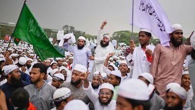এই নিয়ে এক সমাবেশে জামাত প্রধান বলেন, 'ইসলামের সঙ্গে করতে হবে, দলে যাদের যেমন সাংগঠনিক দায়িত্ব দেওয়া হয়েছে, সেটা সঠিকভাবে পালন করতে হবে। আমরা জামায়াতকে নয়, ইসলামকে ক্ষমতায় আনতে চাই। ইসলামের আলোকে ন্যায়ভিত্তিক রাষ্ট্র কায়েম হলে মদিনার আদলে নারী-পুরুষ সবাই সমান নিরাপত্তা পাবে। শিক্ষিত মা হলে জাতি শিক্ষিত হবে।' (AP) এই নিয়ে এক সমাবেশে জামাত প্রধান বলেন, 'ইসলামের সঙ্গে করতে হবে, দলে যাদের যেমন সাংগঠনিক দায়িত্ব দেওয়া হয়েছে, সেটা সঠিকভাবে পালন করতে হবে। আমরা জামায়াতকে নয়, ইসলামকে ক্ষমতায় আনতে চাই। ইসলামের আলোকে ন্যায়ভিত্তিক রাষ্ট্র কায়েম হলে মদিনার আদলে নারী-পুরুষ সবাই সমান নিরাপত্তা পাবে। শিক্ষিত মা হলে জাতি শিক্ষিত হবে।' (AP)