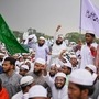 এই নিয়ে এক সমাবেশে জামাত প্রধান বলেন, 'ইসলামের সঙ্গে করতে হবে, দলে যাদের যেমন সাংগঠনিক দায়িত্ব দেওয়া হয়েছে, সেটা সঠিকভাবে পালন করতে হবে। আমরা জামায়াতকে নয়, ইসলামকে ক্ষমতায় আনতে চাই। ইসলামের আলোকে ন্যায়ভিত্তিক রাষ্ট্র কায়েম হলে মদিনার আদলে নারী-পুরুষ সবাই সমান নিরাপত্তা পাবে। শিক্ষিত মা হলে জাতি শিক্ষিত হবে।' 