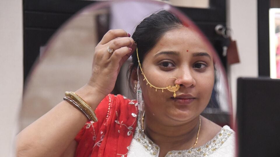 এর আগে গত ৩০ মে ২২ ক্যারেট হলমার্ক সোনার ১০ গ্রামের দাম ছিল ৯০৯৫০ টাকা। ২৯ মে কলকাতায় গয়নার হলমার্ক সোনার ১০ গ্রামের দাম ছিল ৯১৫০০ টাকা। ২৮ মে কলকাতায় গয়নার হলমার্ক সোনার ১০ গ্রামের দাম ছিল ৯১৫০০ টাকা। ২৭ মে ২২ ক্যারেট সোনার দাম ছিল ৯১৪৫০ টাকা। ২৬ মে ২২ ক্যারেট সোনার দাম ছিল ৯১৪৫০ টাকা। ২৫ মে ২২ ক্যারেট হলমার্ক সোনার ১০ গ্রামের দাম ছিল ৯২০০০ টাকা। ২৪ মে ২২ ক্যারেট হলমার্ক সোনার ১০ গ্রামের দাম ছিল ৯১৪৫০ টাকা। 