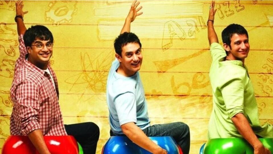 থ্রি ইডিয়টস: তিন বন্ধু তথা তিনজন ছাত্রের একটি অসামান্য গল্প নিয়ে তৈরি হয়েছিল থ্রি ইডিয়টস। আমির খান এবং শরমন জোশির সঙ্গে ফারহান কুরেশির চরিত্রে অভিনয় করেছিলেন মাধবন। এই সিনেমায় ফারহান এমন একজন ইঞ্জিনিয়ার স্টুডেন্ট ছিল যার আসল লক্ষ্য ছিল ফটোগ্রাফার হওয়া। 