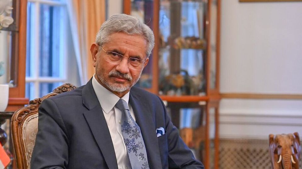 জয়শংকর বলছেন, তিনি ভোর ৬ টায় ঘুম থেকে ওঠেন। যদিও তাঁর পরিবারের বাকি সদস্যদের নিরিখে এই সময় ঘুম থেকে ওঠাও 'দেরি'! এমনই কথা হালকা মেজাজে ওই সাক্ষাৎকারে বলেন জয়শংকর। তারপর তিনি মানসিক ও শারীরিক ফিটনেসের দিক থেকে যোগ-অভ্যাস করেন। ফিজিও-র দিক থেকে তিনি সকালে স্ট্রেচিং করেন।(Senator Penny Wong - X)