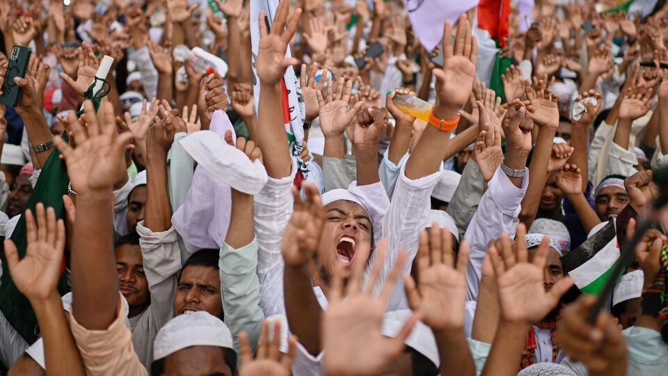 এই মন্তব্যের জবাবেই জামাতের পালটা বক্তব্য, 'ভারতের কূটনৈতিক শিষ্টাচার বহির্ভূত মন্তব্যের নিন্দা ও প্রতিবাদ জানাচ্ছি। ভারতের বিদেশ মন্ত্রকের মুখপাত্রের মন্তব্য স্বাধীন-সার্বভৌম বাংলাদেশ অভ্যন্তরীণ বিষয়ে হস্তক্ষেপের শামিল এবং রাষ্ট্রসংঘের সনদের লঙ্ঘন। নির্বাচন কখন অনুষ্ঠিত হবে তা বাংলাদেশের সরকার ও জনগণই ঠিক করবে।' (AP)