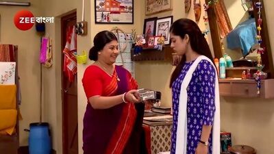হ্যাঁ, অপুই আসল রাজনন্দিনী। নিজের খুনের প্রতিশোধ নিতেই সে আবার ফিরে এসেছে। আর্যের সঙ্গে বিয়ের পর অপুর সবটা মনে পড়ে যাবে। যদিও এই ট্র্যাক আসতে এখনও অনেক বেশি। আপাতত চলছে অপু আর আর্য অনুরাগ পর্ব। যা তাড়িয়ে তাড়িয়ে উপভোগ করছেন দর্শকরা। হ্যাঁ, অপুই আসল রাজনন্দিনী। নিজের খুনের প্রতিশোধ নিতেই সে আবার ফিরে এসেছে। আর্যের সঙ্গে বিয়ের পর অপুর সবটা মনে পড়ে যাবে। যদিও এই ট্র্যাক আসতে এখনও অনেক বেশি। আপাতত চলছে অপু আর আর্য অনুরাগ পর্ব। যা তাড়িয়ে তাড়িয়ে উপভোগ করছেন দর্শকরা।