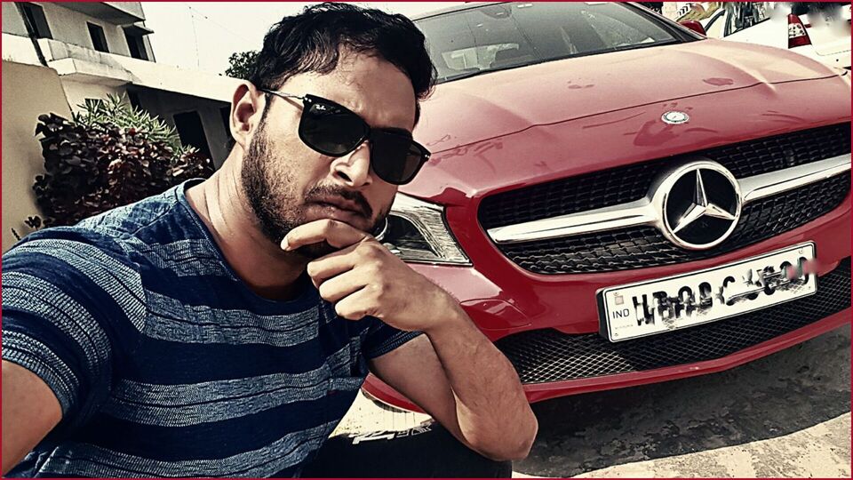খবর, চিরদিনই তুমি যে আমারের মূল খলনায়ক হতে চলেছে এই মেঘরাজই। এর আগে কখনো আর্যর ভাই অর্ক বা অফিসের মীরাকে খলনায়িকা হিসেবে ভাবা হলেও, দেখা গিয়েছে এরা দুজনেই আর্যকে ভীষণ ভালোবাসে। তবে এই মেঘরাজ চরিত্রটিকে দেখা যাবে কোনো এক কারণে খাপ্পা সে। প্রতিশোধ নিতে বদ্ধপরিকর। চায় প্রাণ নিতে। 