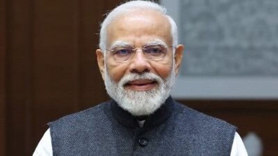 এর আগে বাইডেন প্রশাসন ২০১৮ সালে কিছু স্টিল পণ্যের ওপর ২৫ শতাংশ এবং অ্যালুমিনিয়ামের ওপর ১০ শতাংশ আমদানি শুল্ক চাপিয়েছিল। যার জাবে ভারত ২০১৯ সালে আমেরিকার ২৮টি পণ্যের ওপর পালটা শুল্ক চাপিয়েছিল। পরে অবশ্য দুই পক্ষ আলোচনার টেবিলে বসে সমস্যার সমাধান করেছিল। এই আবহে ২০২৩ সালে ভারতকে আমেরিকার স্টিল মার্কেটে প্রবেশাধিকারি দিয়েছিল ওয়াশিংটন। আর মার্কিন পণ্যে আরোপ করা শুল্ক প্রত্যাহার করেছিল দিল্লি। (HT_PRINT)
