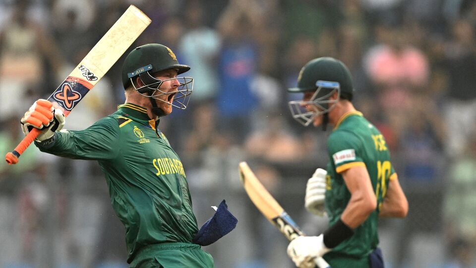 দক্ষিণ আফ্রিকার হয়ে চারটি টেস্ট খেললেও ক্লাসেনকে মূলত সাদা বলের কিংবদন্তি হিসেবে বিবেচনা করা হয়। বিশেষত স্পিনারদের নরসংহার হিসেবে বিবেচনা করা হয় তাঁকে। যিনি নিজের আন্তর্জাতিক কেরিয়ারে ৬০টি একদিনের ম্যাচ খেলেছেন। করেছেন ২,১৪১ রান। সর্বোচ্চ ১৭৪ রান করেছেন। গড় ৪৩.৬৬৯। স্ট্রাইক রেট ১১৭.০৫। মোট শতরান করেছেন। অর্ধশতরানের সংখ্যা ১১টি। (ফাইল ছবি, সৌজন্যে এএফপি)