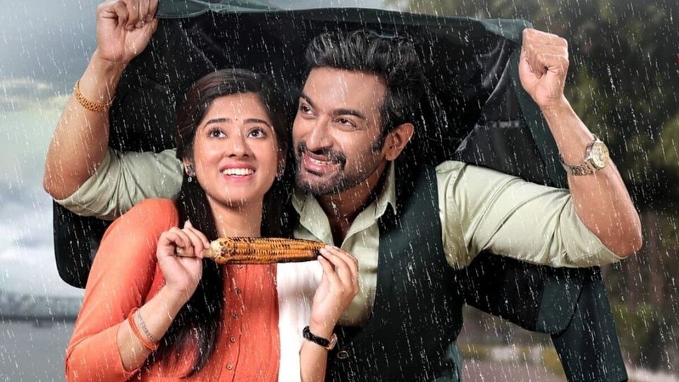 চিরদিনই তুমি যে আমার শুরু হওয়ার পর, খবর এসেছিল যে, একটি মারাঠি ধারাবাহিকের রিমেকে তৈরি। এই গল্প এতটাই জনপ্রিয় হয় যে, ১০টি ভাষায় রিমেক করা হয়। আর যদি সত্যিই রিমেক হয়, তাহলে দেখা যাবে যে, আর্যের প্রাক্তন স্ত্রীর নাম রাজনন্দিনী। যাকে খুন করা হয়েছিল। আর এই রাজনন্দিনীর পুনর্জন্মই অপর্ণা।
