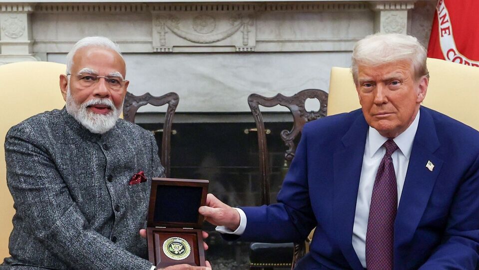 এদিকে গত ২২ মে ভারতের নোটিশের জবাব দিয়েছে আমেরিকা। তাদের বক্তব্য, বহুপাক্ষিক বাণিজ্য নীতির সঙ্গে ভারতের প্রস্তাপ সামঞ্জস্যপূর্ণ নয়। ভারতের নোটিশের কোনও ভিত্তি নেই বলেও দাবি করেছে আমেরিকা। এদিকে এই বিষয়ে দিল্লির সঙ্গে বৈঠক করতেও অস্বীকার করেছে আমেরিকা। এই নিয়ে আপাতত দিল্লির কোর্টেই বল ঠেলে দিয়েছে ওয়াশিংটন। 