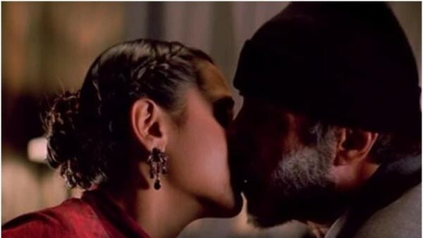 অমিতাভ বিনামূল্যে অভিনয় করেন এ ছবিতে, ৩৬ বছরের ছোট নায়িকাকে চুমু খান, জানেন নাম? অমিতাভ বিনামূল্যে অভিনয় করেন এ ছবিতে, ৩৬ বছরের ছোট নায়িকাকে চুমু খান, জানেন নাম?