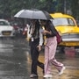 তারইমধ্যে বুধবার মুর্শিদাবাদ, নদিয়া, পুরুলিয়া, বাঁকুড়া, পূর্ব বর্ধমান, পশ্চিম বর্ধমান, উত্তর ২৪ পরগনা এবং দক্ষিণ ২৪ পরগনার কয়েকটি অংশে বজ্রবিদ্যুৎ-সহ হালকা থেকে মাঝারি বৃষ্টি হবে। বাকি জেলাগুলির একটি বা দুটি অংশে বৃষ্টি হতে পারে। বীরভূম ও মুর্শিদাবাদে ঘণ্টায় ৪০-৫০ কিমি বেগে ঝড় উঠবে। বাকি জেলাগুলিতে ঝড়ের বেগ থাকবে ঘণ্টায় ৩০-৪০ কিমি। দক্ষিণবঙ্গের সব জেলায় হলুদ সতর্কতা জারি করা হয়েছে। (ছবি সৌজন্যে পিটিআই)