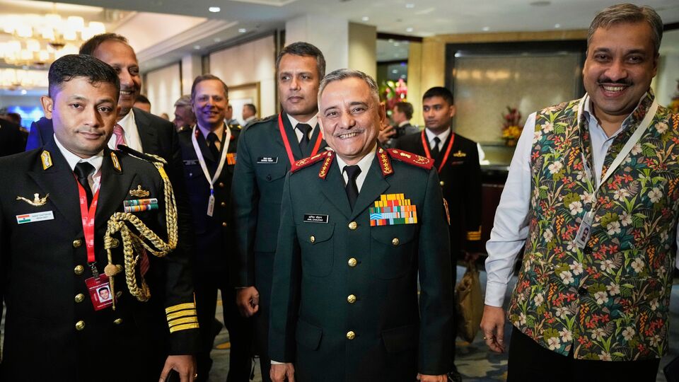 'পেশাদার সশস্ত্র বাহিনী ক্ষতির...!' অপারেশ সিঁদুর নিয়ে অবস্থান স্পষ্ট করলেন সিডিএস (HT_PRINT)