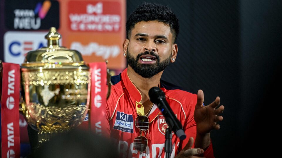 আরসিবি বনাম পঞ্জাব কিংস আইপিএল ২০২৫-এর খেতাবি লড়াই ভারতে সরাসরি সম্প্রচারিত হবে স্টার স্পোর্টস নেটওয়ার্কে। খেলা দেখা যাবে স্টার স্পোর্টস-১, স্টার স্পোর্টস-১ হিন্দি, স্টার স্পোর্টস-২, স্টার স্পোর্টস-২ হিন্দি চ্যানেলে। লাইভ স্ট্রিমিংয়ের দায়িত্ব রয়েছে জিওহটস্টারের হাতে। অর্থাৎ, সম্পূর্ণ বিনা পয়সায় খেলা দেখা যাবে জিওহটস্টার অ্যাপ ও ওয়েবসাইটেও। এছাড়া ম্যাচের যাবতীয় খবর ও আপডেট পাবেন হিন্দুস্তান টাইমস বাংলায়। ছবি- পিটিআই।(AFP)