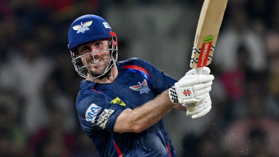 লখনউ সুপার জায়ান্টসের মিচেল মার্শ আইপিএল ২০২৫-এ সব থেকে বেশি রান সংগ্রহ করা ব্যাটারদের তালিকায় পঞ্চম স্থানে থাকেন। তিনি ১৩টি ইনিংসে ব্যাট করে ৪৮.২৩ গড়ে সাকুল্যে ৬২৭ রান সংগ্রহ করেন। এবারের আইপিএলে মার্শ ১টি সেঞ্চুরি ও ৬টি হাফ-সেঞ্চুরি করেছেন। সর্বোচ্চ ব্যক্তিগত ইনিংস ১১৭ রানের। তিনি চার মেরেছেন ৫৬টি এবং ছক্কা হাঁকিয়েছেন ৩৭টি। ছবি- এএফপি।