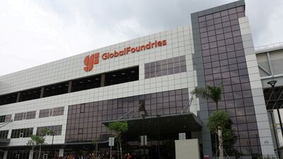 সেই বৈঠকের পরে মুখ্যমন্ত্রী জানিয়েছেন, কলকাতা পাওয়ার সেন্টারে একটি ‘ফ্যাব-লেস’ কেন্দ্র তৈরি করছে গ্লোবাল ফাউন্ডারিজ। সেজন্য ইতিমধ্যে মার্কিন সংস্থাকে সল্টলেক সেক্টর ফাইভে অবস্থিত সফটওয়্যার টেকনোলজি পার্ক অফ ইন্ডিয়া (এসটিপিআই) তথ্যপ্রযুক্তি পার্কে ১৩,০০০ বর্গফুটের জায়গা দিয়েছে রাজ্য। আরও ১৯,০০০ বর্গফুট জায়গা চাওয়া হয়েছে। সেটা দেওয়ারও কাজ চলছে। (ছবিটি প্রতীকী, সৌজন্যে রয়টার্স) 