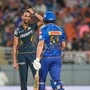 এবারের আইপিএলে সব থেকে বেশি উইকেট সংগ্রহ করে বেগুনি টুপি জিতে নেন প্রসিধ কৃষ্ণা। গুজরাট টাইটানসের ভারতীয় পেসার আইপিএল ২০২৫-এর ১৫টি ইনিংসে বল করে সাকুল্যে ২৫টি উইকেট দখল করেন। তিনি ওভার প্রতি ৮.২৭ রান খরচ করেন। এবারের আইপিএলে প্রসিধের সেরা বোলিং পারফর্ম্যান্স ৪১ রানে ৪ উইকেট। ছবি- পিটিআই।