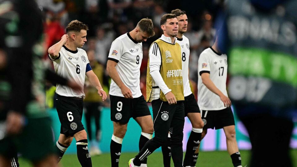 ২০০০ সালের পর থেকে এই প্রথমবার জার্মানিকে হারাল পর্তুগাল। সেমিফাইনালে হেরে খেতাবের লড়াই থেকে ছিটকে যায় জার্মানি। তারা তৃতীয় স্থান নির্ণায়ক ম্যাচে মাঠে নামবে দ্বিতীয় সেমিফাইনালে হেরে যাওয়া দলের বিরুদ্ধে। অন্যদিকে ফাইনালে পর্তুগাল মুখোমুখি হবে স্পেন বনাম ফ্রান্স, অপর সেমিফাইনালে জয়ী দলের বিরুদ্ধে। ছবি- এএফপি।