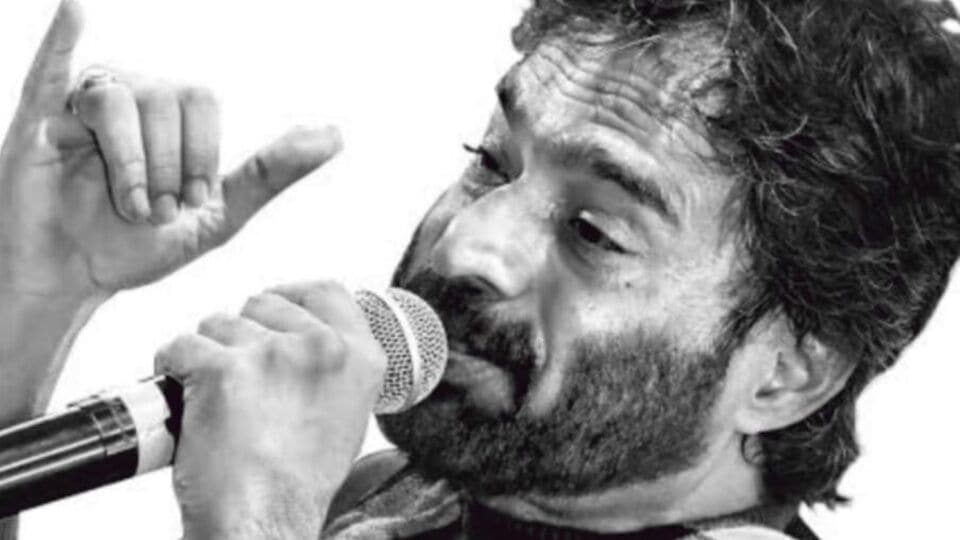 তাঁর কথায়, ‘আমার মনে হয়েছিল হারমোনিয়ম বাজাতে না পারলে ভাল গান গেয়ে প্রমাণ করা যাবে না, তাই হারমোনিয়ম নিয়ে বারো থেকে চোদ্দ ঘন্টা অনুশীলন করেছি।’ ওই অনুষ্ঠানেই নিজের প্রিয় খাবার চুমু নিয়ে বিষ্ফোরক কথা বলেন গায়ক।