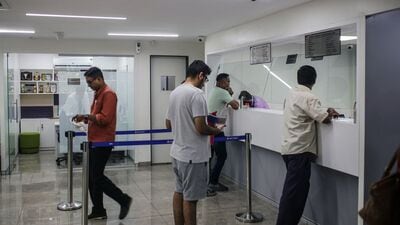 এদিকে শুধু রেপো রেট কমানোই নয়, ব্যাঙ্কের ক্যাশ রিসার্ভ রেশিও ১০০ বেসিস পয়েন্ট কমিয়ে ৪ থেকে ৩ শতাংশ করেছে আরবিআই। এর ফলে এবার গৃহঋণ বা অন্যান্য ক্ষেত্রে ব্যাঙ্কগুলি সুদের হার কমাতে আগ্রহী হবে বলে আশা করা হচ্ছিল। সেই মতো আরবিআই-এর ঘোষণার পরপরই পিএনবি ঋণের ওপর সুদের হার কমানোর ঘোষণা করে দিয়েছে। ধীরে ধীরে আরও ব্যাঙ্ক সেই পথেই হাঁটবে বলে আশা করা হচ্ছে। এদিকে শুধু রেপো রেট কমানোই নয়, ব্যাঙ্কের ক্যাশ রিসার্ভ রেশিও ১০০ বেসিস পয়েন্ট কমিয়ে ৪ থেকে ৩ শতাংশ করেছে আরবিআই। এর ফলে এবার গৃহঋণ বা অন্যান্য ক্ষেত্রে ব্যাঙ্কগুলি সুদের হার কমাতে আগ্রহী হবে বলে আশা করা হচ্ছিল। সেই মতো আরবিআই-এর ঘোষণার পরপরই পিএনবি ঋণের ওপর সুদের হার কমানোর ঘোষণা করে দিয়েছে। ধীরে ধীরে আরও ব্যাঙ্ক সেই পথেই হাঁটবে বলে আশা করা হচ্ছে।