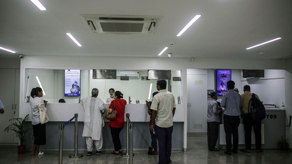 পিএনবির আরবিএলআর কমার ফলে ব্যাঙ্কের গৃহঋণ ৭.৪৫ শতাংশ থেকে শুরু হবে এবং অটো লোনের ক্ষেত্রে এটি বার্ষিক ৭.৮ শতাংশ থেকে শুরু হবে। উল্লেখ্য, রিজার্ভ ব্যাঙ্কের থেকে ব্যাঙ্কগুলি যে হারে ধার নেয়, সেটাকে রেপো রেট বলা হয়। ফলে রেপো রেট কমায় ব্যাঙ্কগুলি বিভিন্ন ঋণের সুদের হার কমাতে পারে। এদিকে রেপো রেট কমলে ফিক্সড ডিপোজিটেও আবার সুদের হার কমানোর পথে হাঁটে ব্যাঙ্কগুলি। 