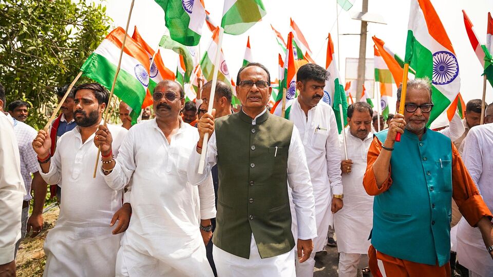 এদিকে মধ্যপ্রদেশের প্রাক্তন মুখ্যমন্ত্রী এবং বর্তমানে কেন্দ্রীয় মন্ত্রী শিবরাজ সিং চৌহান এবং কেন্দ্রীয় মন্ত্রী তথা হরিয়ানার প্রাক্তন মুখ্যমন্ত্রী মনোহর লাল খট্টরের নাম নিয়েও নাকি চর্চা চলছে। এই দুই নেতারই প্রশাসনিক অভিজ্ঞতা অগাধ। এছাড়া তাঁদের সাংগঠনিক অভিজ্ঞতাও রয়েছে। উল্লেখ্য, বিজেপির বর্তমান জাতীয় সভাপতি জেপি নাড্ডা ২০২০ সালের জানুয়ারি থেকে এই পদে রয়েছেন। ২০২৪ সালের সাধারণ নির্বাচনের সময় তাঁর মেয়াদ বাড়ানো হয়েছিল। ২০২৬ সালে বাংলা, অসময় সহ বেশ কয়েকটি গুরুত্বপূর্ণ রাজ্য নির্বাচনের আগে নড্ডার উত্তরসূরিকে বেছে নিতে চাইছে বিজেপি। (@OfficeofSSC)