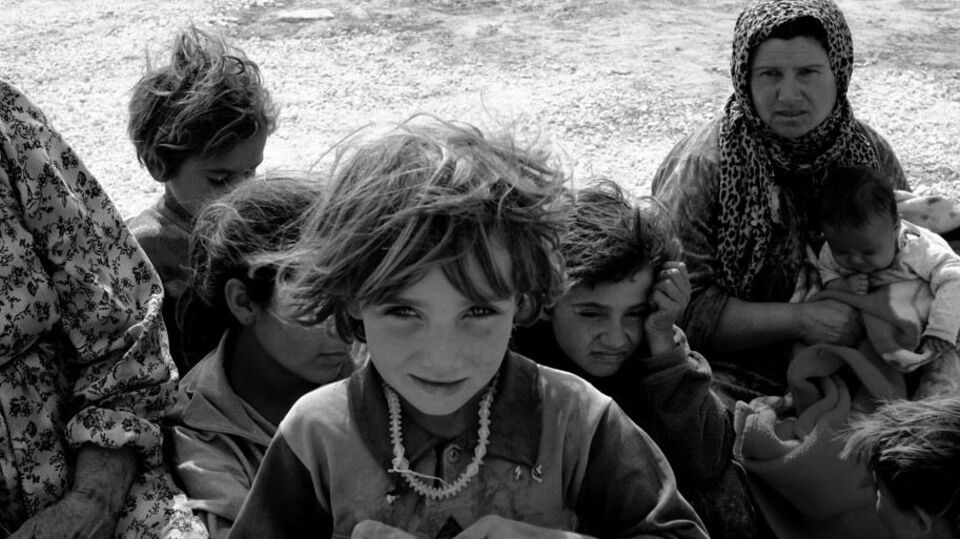 বিশ্বব্যাঙ্ক বৈশ্বিক দারিদ্র্য সূচকে সাম্প্রতিক সময়ে পাকিস্তানের অবস্থানের কোনও পরিবর্তন হয়নি। এর কারণ হল, গত কয়েক বছরে পাকিস্তানের অর্থনীতিতে কোনও প্রবৃদ্ধি হয়নি। বিশ্বব্যাঙ্ক বলছে, দৈনিক ৩ ডলার আয়ের ওপর ভিত্তি করে আন্তর্জাতিক দারিদ্র্যসীমা নির্ধারণ করা হয়। পাকিস্তানে ৪৫ শতাংশ মানুষ আছে যারা দিনে তিন ডলারও আয় করে না। এর আগে আন্তর্জাতিক দারিদ্র্য সূচকের মান ছিল ২.১৫ ডলার, যা এখন বেড়ে দাঁড়িয়েছে ৩ ডলারে। 