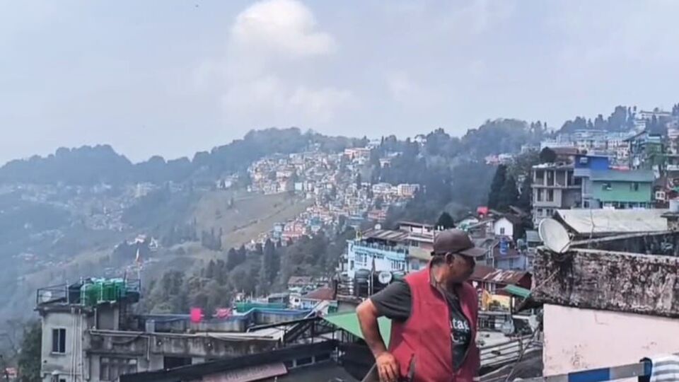 এই অনুষ্ঠানের মাধ্য়মে পর্যটকদের আকর্ষণ করতে সবরকম উদ্যোগ নেওয়া হচ্ছে। পাহাড়ের সংস্কৃতি, কৃষ্টি, পাহাড়ের নিজস্ব খাদ্য বৈচিত্রকেও তুলে ধরা হবে এই অনুষ্ঠানের মাধ্যমে।