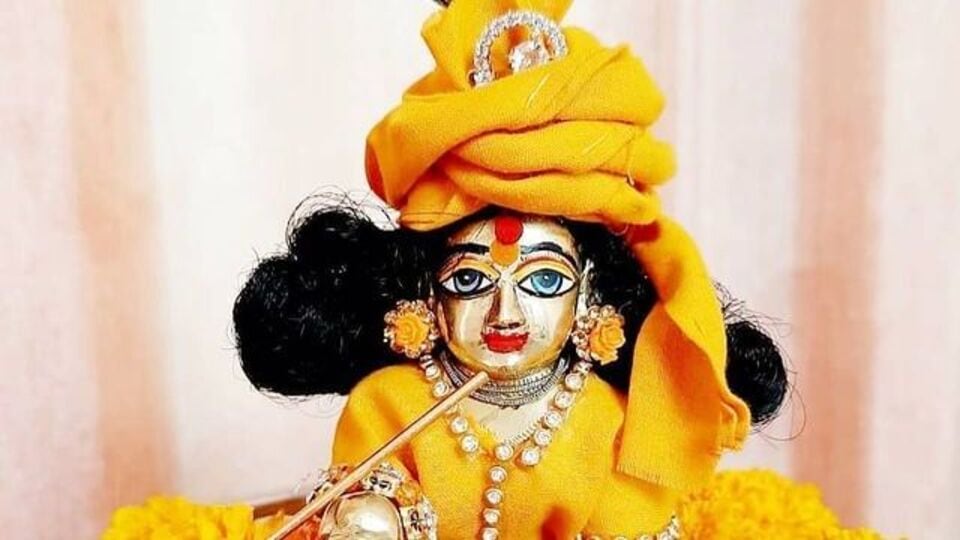 জন্মাষ্টমীর তিথি : অষ্টমী তিথি শুরু - ১৫ অগস্ট রাত ১১ টা ৪৯ মিনিটে, অষ্টমী তিথি শেষ - ১৬ অগস্ট রাত ০৯ টা ৩৪ মিনিটে। জন্মাষ্টমী পুজো নিশীথ কালেই করা হয় কারণ এই সময়ে ভগবান শ্রীকৃষ্ণের জন্ম হয়েছিল। তাই, এই সময়ে জন্মাষ্টমীতে পুজো করা শুভ হবে।