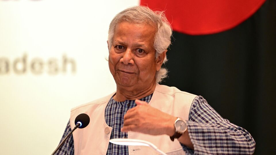এদিকে ভোট এপ্রিলে হলে ভোটের প্রচার করতে হবে রোজার মাসে। সেই নিয়েও উদ্বেগ প্রকাশ করেন মির্জা ফখরুল। এই আবহে ফের একবার বিএনপি নেতা আজ বলেন, 'আমাদের বরাবরই দাবি ছিল যে আমরা ডিসেম্বরের মধ্যে নির্বাচন চেয়েছিলাম। জনগণের প্রত্যাশাও তাই ছিল। আমরা মনে করি, ডিসেম্বরেই নির্বাচন হওয়া সম্ভব। সেটাই জাতির জন্য উপযোগী হবে।' 