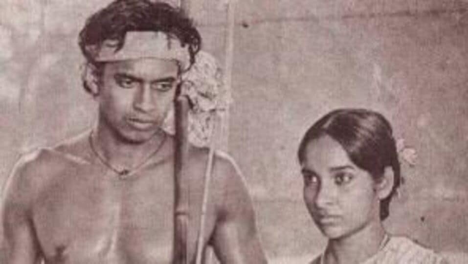 আসলে, মিঠুন এফটিআইআই থেকে অভিনয় চর্চা করেছিলেন। এই সময়ে, চলচ্চিত্র নির্মাতা মৃণাল সেন অভিনেতাকে দেখেছিলেন। তিনি মিঠুনের স্টাইল এবং শারীরিক গঠনে বেশ মুগ্ধ হয়েছিলেন। মিঠুনের ভাবমূর্তি ইতিমধ্যেই মৃণাল সেনের চোখে ছাপ ফেলে গিয়েছিল।