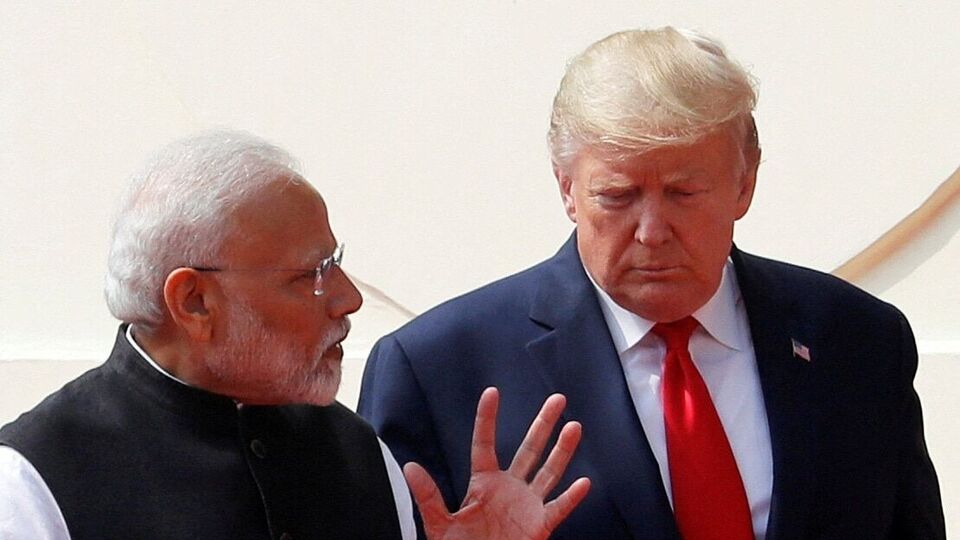 ভারত ও আমেরিকার মধ্যে বাণিজ্য চুক্তি নিয়ে চলমান আলোচনায় ১০% বেসলাইন আমদানি শুল্কের বিষয়টি সবচেয়ে গুরুত্ব পাচ্ছে বলে জানা গেল। গত ২ এপ্রিল সব দেশের পণ্য আমদানির ওপর এই শুল্ক আরোপ করে ট্রাম্প প্রশাসন। এখন ভারত চায় যুক্তরাষ্ট্র এই শুল্ক পুরোপুরি প্রত্যাহার করুক। সরকারি সূত্র জানিয়েছে, ভারতীয় আধিকারিকরা স্পষ্ট করে দিয়েছেন যে তারা ব্রিটিশ মডেল গ্রহণের পক্ষে নন। উল্লেখ্য, মার্কিন যুক্তরাষ্ট্র ও যুক্তরাজ্যের মধ্যে চুক্তি সত্ত্বেও ব্রিটিশ পণ্যের উপর বেসলাইন শুল্ক অব্যাহত রয়েছে। 