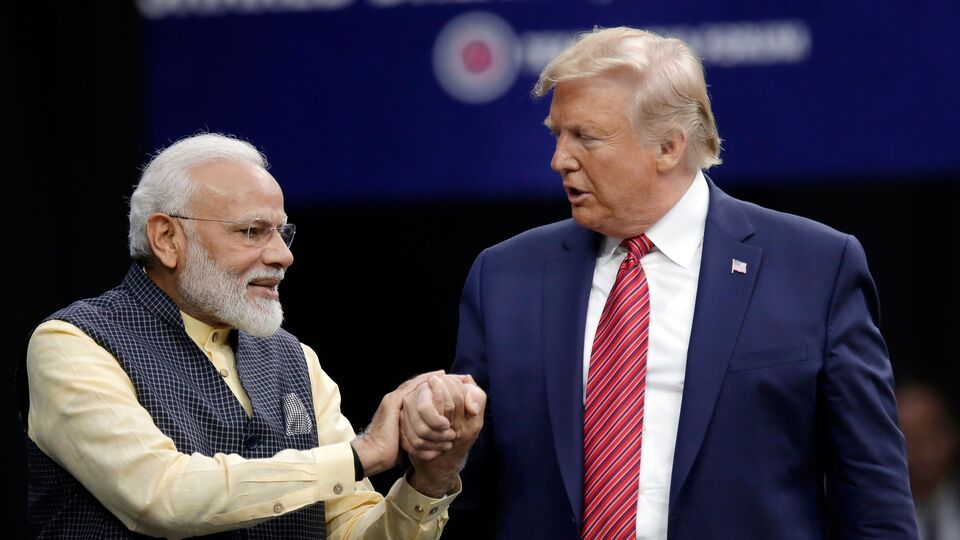২০৩০ সালের মধ্যে দ্বিপাক্ষিক বাণিজ্য ৫০০ বিলিয়ন ডলার করার লক্ষ্য নিয়ে ওয়াশিংটনে প্রধানমন্ত্রী নরেন্দ্র মোদী এবং মার্কিন রাষ্ট্রপতি ডোনাল্ড ট্রাম্প ১৩ ফেব্রুয়ারি 'মিশন-৫০০' নিয়ে যৌথ বিবৃতি জারি করেছিলেন। তবে মোদী মার্কিন সফরে থাকাকালীনই শুল্ক আরোপ নিয়েও বড় ঘোষণা করেছিলেন ডোনাল্ড ট্রাম্প। এবং ট্রাম্প শুল্ক ইস্যুতে বারবারই ভারতকে কাঠগড়ায় দাঁড় করিয়ে দাবি করছেন, ভারত সবচেয়ে বেশি শুল্ক চাপায় অন্য দেশের পণ্যে। 