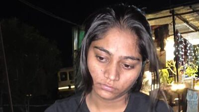 ইন্দোরে যা শুরু হয়েছিল রাজা রঘুবংশী ও সোনম রঘুবংশীর মধুচন্দ্রিমা হিসেবে, তা মেঘালয়ে গিয়ে পরিণত হয় ভয়াবহ এক খুনের রহস্যে। এই চাঞ্চল্যকর মামলায় মেঘালয় পুলিশের তদন্ত কোনও ক্রাইম থ্রিলারের গল্পের থেকে কম নয়। এই আবে সোনম রঘুবংশী এবং তার কথিত প্রেমিক রাজ কুশওয়াহার নিখুঁত হত্যার পরিকল্পনা কীভাবে ব্যর্থ হয়েছিল এবং কীভাবে পুলিশ ধাপে ধাপে সত্য উন্মোচন করেছিল?   
