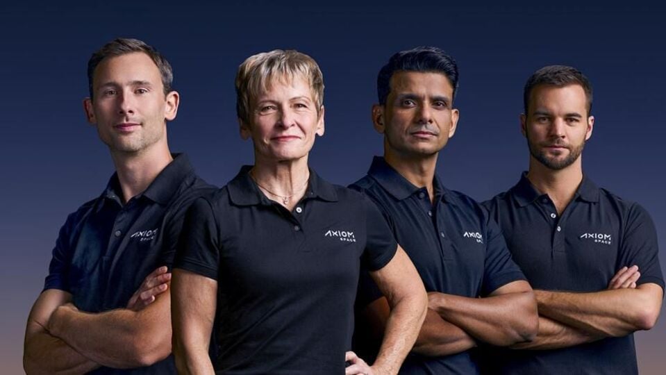 ভারতীয় মহাকাশচারী গ্রুপ ক্যাপ্টেন শুভাংশু শুক্লা অ্যাক্সিওম-৪ মিশনের উৎক্ষেপণ স্থগিত করা হয়েছে। মঙ্গলবার শুভাংশুর মহাকাশে উড়ে যাওয়ার কথা থাকলেও মিশনটি পিছিয়ে যাচ্ছে। ১৯৮৪ সালে সোভিয়েত রাশিয়ার সয়ুজ মহাকাশযানে রাকেশ শর্মার ঐতিহাসিক মিশনের ৪১ বছর পর শুক্লা দ্বিতীয় ভারতীয় নভোচারী হিসেবে মহাকাশে যেতে চলেছেন। (HT_PRINT)