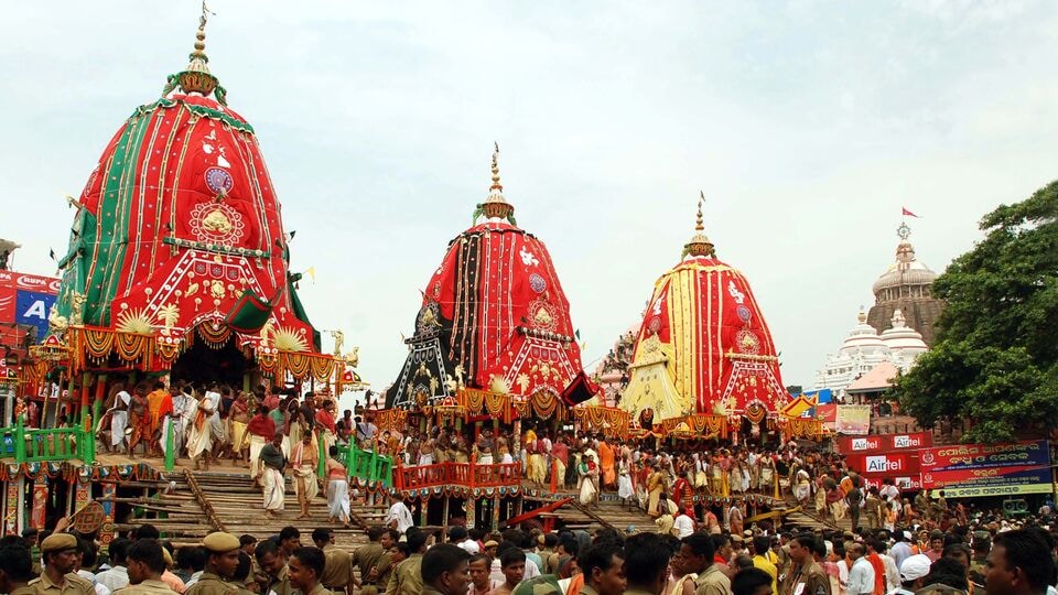 এই বছর আষাঢ় শুক্লা দ্বিতীয়া অর্থাৎ রথযাত্রার তিথি শুরু হচ্ছে ২৬ জুন দুপুরে ১ টা ২৫ মিনিটে, দ্বিতীয়া থাকবে পরের দিন ২৭ জুন ১১ টা ১৯ মিনিট পর্যন্ত। তবে উদয়া তিথি অনুসারে তাই ২৭ তারিখে রথযাত্রা অনুষ্ঠান শুরু হবে। উল্টো রথের অনুষ্ঠান হবে ২০২৫ সালের ৫ জুলাই।(download)