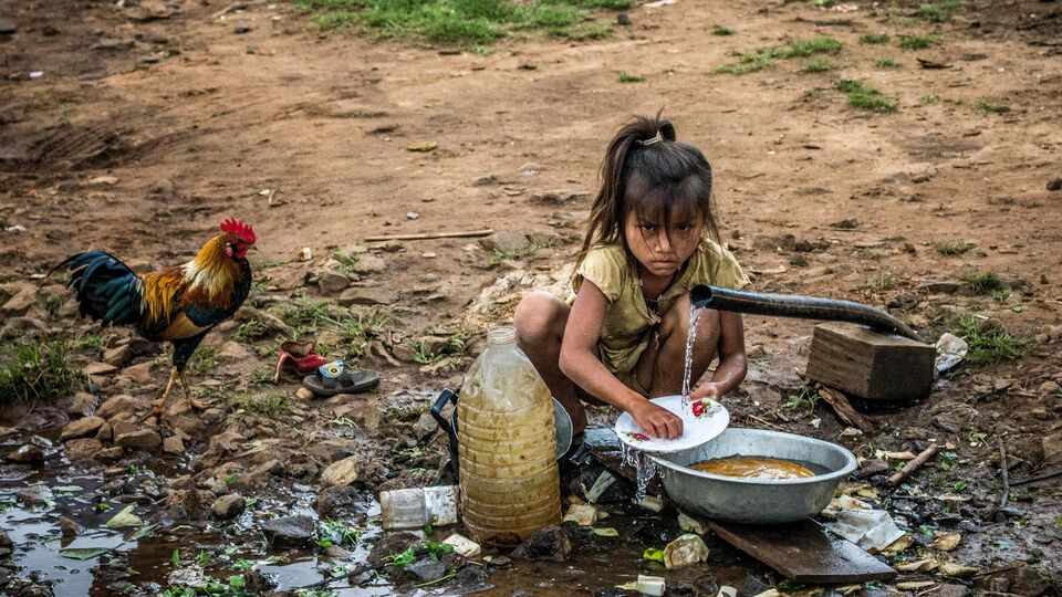 এই বর্ধিত মান সত্ত্বেও ভারত ভালো পারফর্ম করেছে, অন্যদিকে পাকিস্তান প্রতিটি প্যারামিটারে হতাশ করেছে। প্রতিবেদনে বলা হয়েছে, পাকিস্তান এ পর্যন্ত আইএমএফের কাছ থেকে ২৫টি বেলআউট প্যাকেজে মোট ৪৪.৫৭ বিলিয়ন ডলার ঋণ নিয়েছে। বিশ্বব্যাঙ্ক, এশিয়া উন্নয়ন ব্যাংক, ইসলামি উন্নয়ন ব্যাংক, চিন, সৌদি আরব ও সংযুক্ত আরব আমিরাত থেকেও শত শত কোটি ডলার ঋণ নেওয়া হয়েছে। তা সত্ত্বেও পাকিস্তানের নীতি উন্নয়নের পরিবর্তে সেনাবাহিনী ও সন্ত্রাসকে ঘিরেই আবর্তিত হয়। 