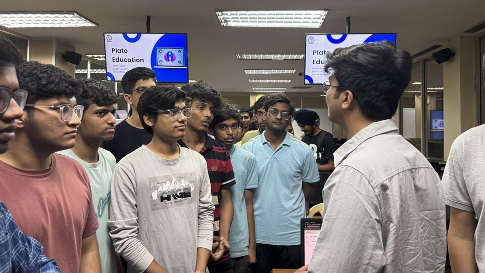 ক্যাম্পাসিংয়ের প্রথম তিনদিনেই ১,৮০০-র বেশি চাকরির অফার পেলেন আইআইটি খড়্গপুরের পড়ুয়ারা। আইআইটি খড়গপুর কর্তৃপক্ষের তরফে জানানো হয়েছে, ২০২৪-২৫ সালের প্লেসমেন্ট মরশুমের প্রথম দু'দিনে ৮০০-র বেশি চাকরির অফার এসেছে। আর তৃতীয় দিনে একলপ্তে চাকরি অফারের সংখ্যা ১,০০০-র গণ্ডি ছুঁয়ে ফেলেছে। আর সেটার মাধ্যমে শিক্ষা প্রতিষ্ঠানের জনপ্রিয়তার পরিচয় পাওয়া গিয়েছে বলে দাবি করা হয়েছে। (ছবিটি প্রতীকী, সৌজন্যে ফেসবুক IIT Kharagpur)