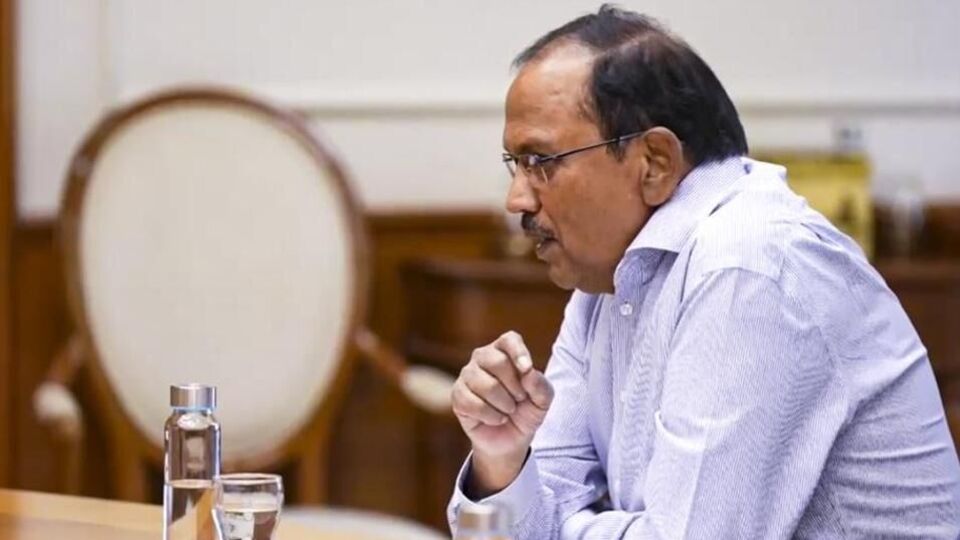 সূত্র উদ্ধৃত করে টাইমস অফ ইন্ডিয়া জানিয়েছে, বৃহস্পতিবার ভারতে পৌঁছাবেন সান ওয়েইডং। এই সময়ে তিনি জাতীয় নিরাপত্তা উপদেষ্টা অজিত ডোভালের সঙ্গে দেখা করতে পারেন এবং বিদেশ সচিব-প্রতিমন্ত্রী পর্যায়ের বৈঠকে অংশ নিতে পারেন। মনে করা হচ্ছে, চলতি বছরের শেষ নাগাদ ডোভাল চিনের বিশেষ প্রতিনিধি তথা বিদেশমন্ত্রী ওয়াং ই-কে স্বাগত জানাতে পারেন ভারতে। (HT_PRINT)