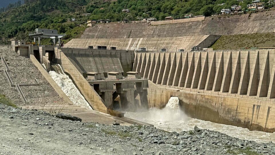 বর্তমানে চেনাবের উপনদী মারুসুদারে ওপরে প্রস্তাবিত হাইড্রো প্রকল্পের (৮০০ মেগাওয়াট) সমীক্ষা চলছে। এছাড়াও, দুলহস্তি স্টেজ-২ (২৬০ মেগাওয়াট) এবং কীর্থাই-১ (৩৯০ মেগাওয়াট)-এর মতো অন্যান্য রান-অফ-দ্য রিভার প্রকল্পগুলিও পর্যালোচনাধীন রয়েছে। (AFP)