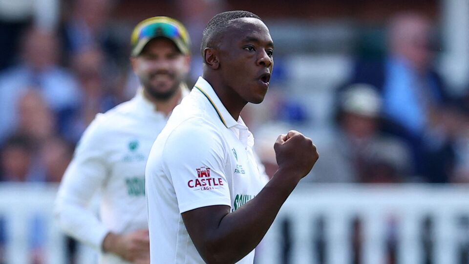 টেস্টে দক্ষিণ আফ্রিকার হয়ে রাবাদার থেকে বেশি উইকেট নিয়েছেন কেবল তিনজন। প্রোটিয়া বোলার হিসেবে টেস্টে সব থেকে বেশি উইকেট নেওয়ার রেকর্ড রয়েছে ডেল স্টেইনের নামে। তিনি ৯৩টি টেস্টের ১৭১টি ইনিংসে বল করে সাকুল্যে ৪৩৯টি উইকেট সংগ্রহ করেছেন। তালিকার দ্বিতীয় স্থানে রয়েছেন শন পোলক। তিনি ১০৮টি টেস্টের ২০২টি ইনিংসে বল করে সাকুল্যে ৪২১টি উইকেট সংগ্রহ করেছেন। রাবাদার ঠিক উপরে তালিকার তৃতীয় স্থানে রয়েছেন মাখায়া এনতিনি। তিনি ১০১টি টেস্টের ১৯০টি ইনিংসে বল করে সংগ্রহ করেছেন ৩৯০টি উইকেট। ছবি- রয়টার্স।