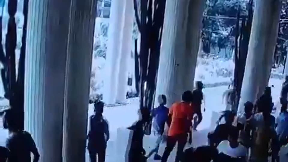 এই ঘটনার প্রতিবাদে মঙ্গলবার স্থানীয়রা মিউজিয়ামের সামনে মানববন্ধন করছিলেন। এ সময় একদল লোক রবীন্দ্র-বিরোধী স্লোগান দিতে দিতে ভিতরে ঢুকে ভাঙচুর করতে থাকে। এই ঘটনায় দেশের প্রত্নতত্ত্ব বিভাগ একটি তিন সদস্যের তদন্ত কমিটি গঠন করেছে। কারা হামলা চালিয়েছে তা খতিয়ে দেখা হচ্ছে। রবীন্দ্রনাথ ঠাকুরের পিতামহ প্রিন্স দ্বারকানাথ ঠাকুর শাহজাদপুরের জমিদারি কিনে নিয়েছিলেন। তখন এই কাছাড়িবাড়িটি ঠাকুর পরিবারের হস্তগত হয়েছিল। 