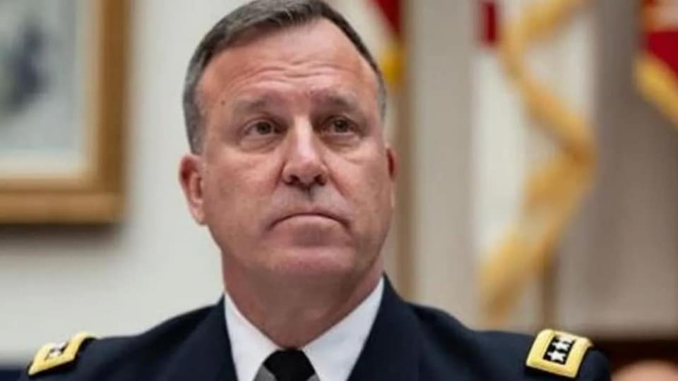 মার্কিন সেন্ট্রাল কমান্ডের (সেন্টকম) কমান্ডার জেনারেল মাইকেল কুরিলা পাকিস্তানকে সন্ত্রাসবাদের বিরুদ্ধে লড়াইয়ে 'অভূতপূর্ব অংশীদার' হিসাবে বর্ণনা করলেন। মঙ্গলবার হাউজ আর্মড সার্ভিসেস কমিটির সামনে দেয়া সাক্ষ্য দেওয়ার সময় জেনারেল কুরিলা দাবি করেন, ইসলামিক স্টেট-খোরাসানের (আইএসআইএস-কে) বিরুদ্ধে অভিযানে পাকিস্তান সেনাবাহিনী ও সেনাপ্রধান জেনারেল আসিম মুনির প্রশংসনীয় ভূমিকা রেখেছেন। 