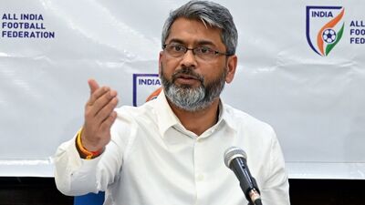 কল্যাণ চৌবে জানান, ‘ভারতীয় ফুটবলের সমর্থকরা জানতে চাইছে, আমরা ওসিআই ফুটবলারদের সুযোগ দেব কিনা। অনেক দেশই এখন ফুটবলের উন্নতির জন্য ওসিআই ফুটবলারদের খেলাচ্ছে। আমরাও সেই মতো ৩৩জন ফুটবলারকে বেছে নিয়েছি এবং তাঁদের সঙ্গে যোগাযোগ শুরু করেছি ’। ছবি- এএনআই (Jitender Gupta)