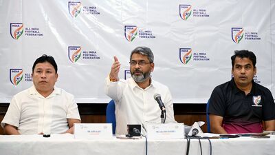 কল্যাণ চৌবে আরও জানান, ‘ইতিমধ্যেই বেশ কয়েকজন ফুটবলার ওসিআই কার্ডও পেয়ে গেছে, বাকিদের সেটা দেওয়ার চেষ্টা চলছে। সরকারের বিভিন্ন দফতরের সঙ্গেও আমরা কথা বলা শুরু করেছি, যাতে ওসিআই ফুটবলাররা খেলতে পারে। শুরুর দিকে ভালোই সাড়া পাচ্ছি, তবে একটু সময় লাগবে। এআইএফএফ সর্বত চেষ্টা করছে ওসিআই ফুটবলারদের জন্য অনুমতি করিয়ে তাঁদেরকে স্কোয়াডে অন্তর্ভুক্ত করতে ’। ছবি- এএনআই (Jitender Gupta)