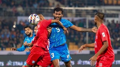 ইগর স্টিম্যাচ জমানায় ভারত আফগানিস্তানের বিরুদ্ধেও জিততে পারেনি, যা নিয়ে অনেক সমালোচনা হয়েছিল। কিন্তু নতুন কোচ দায়িত্বে আসার পর তো ভারতীয় দল বাংলাদেশ এবং হংকংয়ের মতো প্রতিপক্ষের বিরুদ্ধেও জিততে পারছে না, যা নিয়ে বেজায় চিন্তায় রয়েছে ফেডারেশন। ছবি- ইন্ডিয়ান ফুটবল (@IndianFootball)