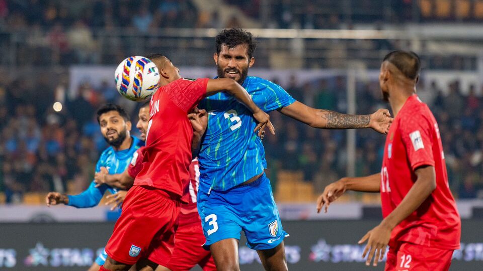 ইগর স্টিম্যাচ জমানায় ভারত আফগানিস্তানের বিরুদ্ধেও জিততে পারেনি, যা নিয়ে অনেক সমালোচনা হয়েছিল। কিন্তু নতুন কোচ দায়িত্বে আসার পর তো ভারতীয় দল বাংলাদেশ এবং হংকংয়ের মতো প্রতিপক্ষের বিরুদ্ধেও জিততে পারছে না, যা নিয়ে বেজায় চিন্তায় রয়েছে ফেডারেশন। ছবি- ইন্ডিয়ান ফুটবল(@IndianFootball)