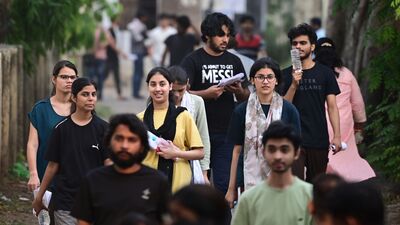 নিট পরীক্ষার মেধাতালিকার প্রথম একশোর মধ্যে পশ্চিমবঙ্গের তিনজন পড়ুয়া আছেন। (ছবিটি প্রতীকী, সৌজন্যে দীপক গুপ্তা/হিন্দুস্তান টাইমস)